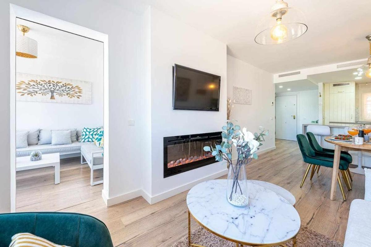 797 Holiday Rentals - Lujoso Apartamento En Arroyo Con Piscina Benalmadena Luaran gambar